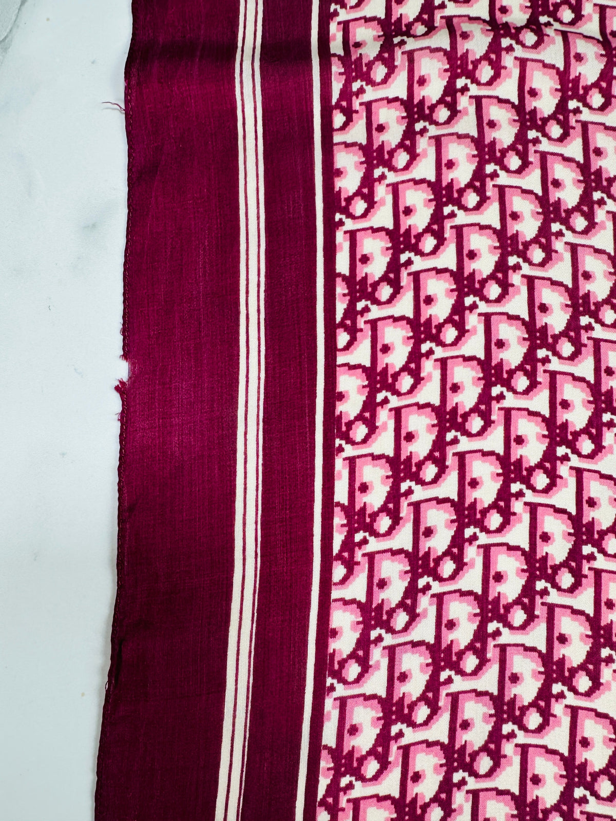 Foulard en soie vintage authentique Christian Dior à motif monogramme bordeaux et ivoire