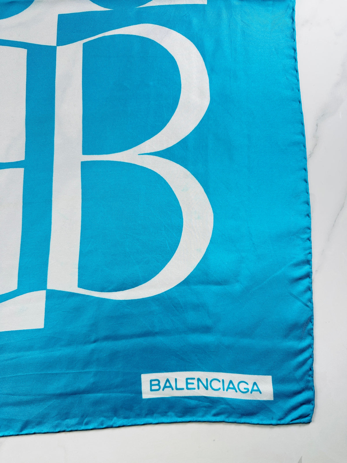 Foulard en soie Balenciaga vintage authentique à motif logo bleu et blanc