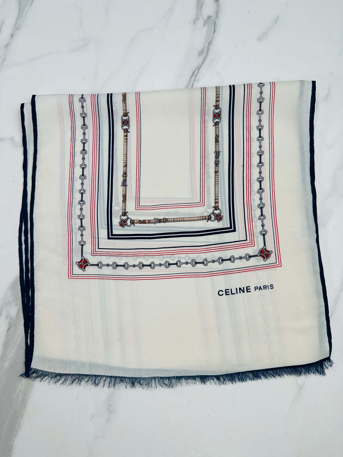 Foulard Céline Vintage Authentique en Crêpe de Soie Ivoire et Marine avec Motif Chaîne