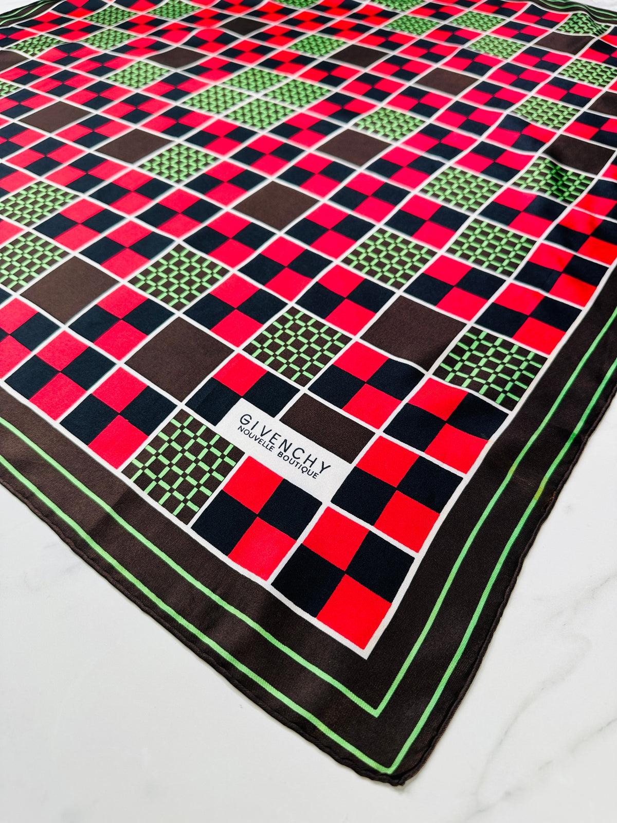 Foulard en soie vintage authentique Givenchy à motif géométrique marron, vert et rouge