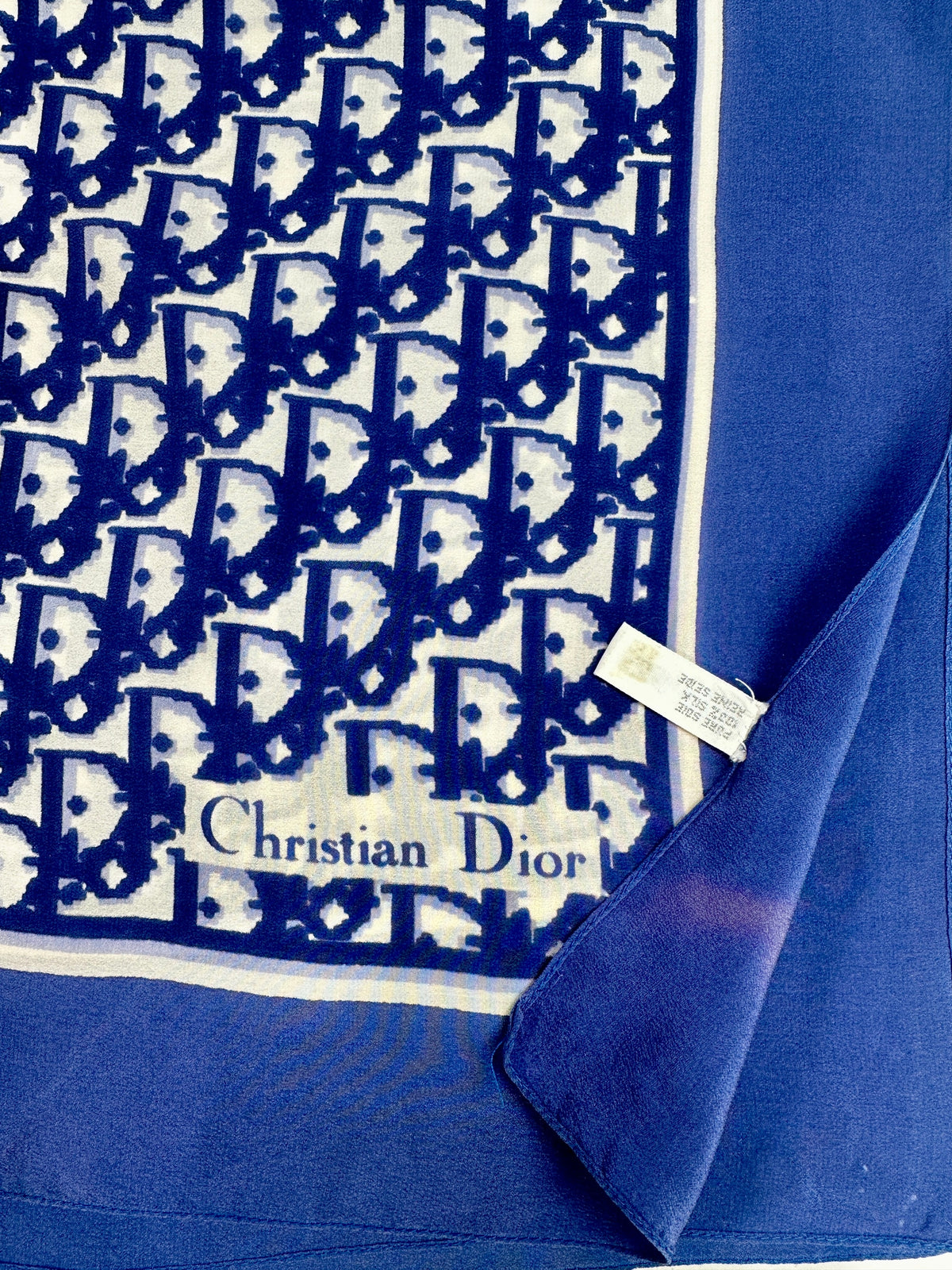 Foulard Vintage Authentique Christian Dior en Soie avec Motif Monogramme Bleu Marine et Blanc