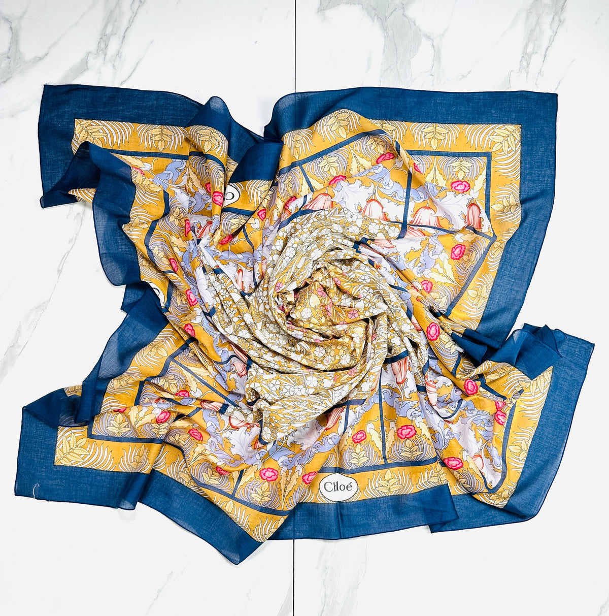 Paréo Chloé en coton bleu marine et ocre motif floral vintage authentique