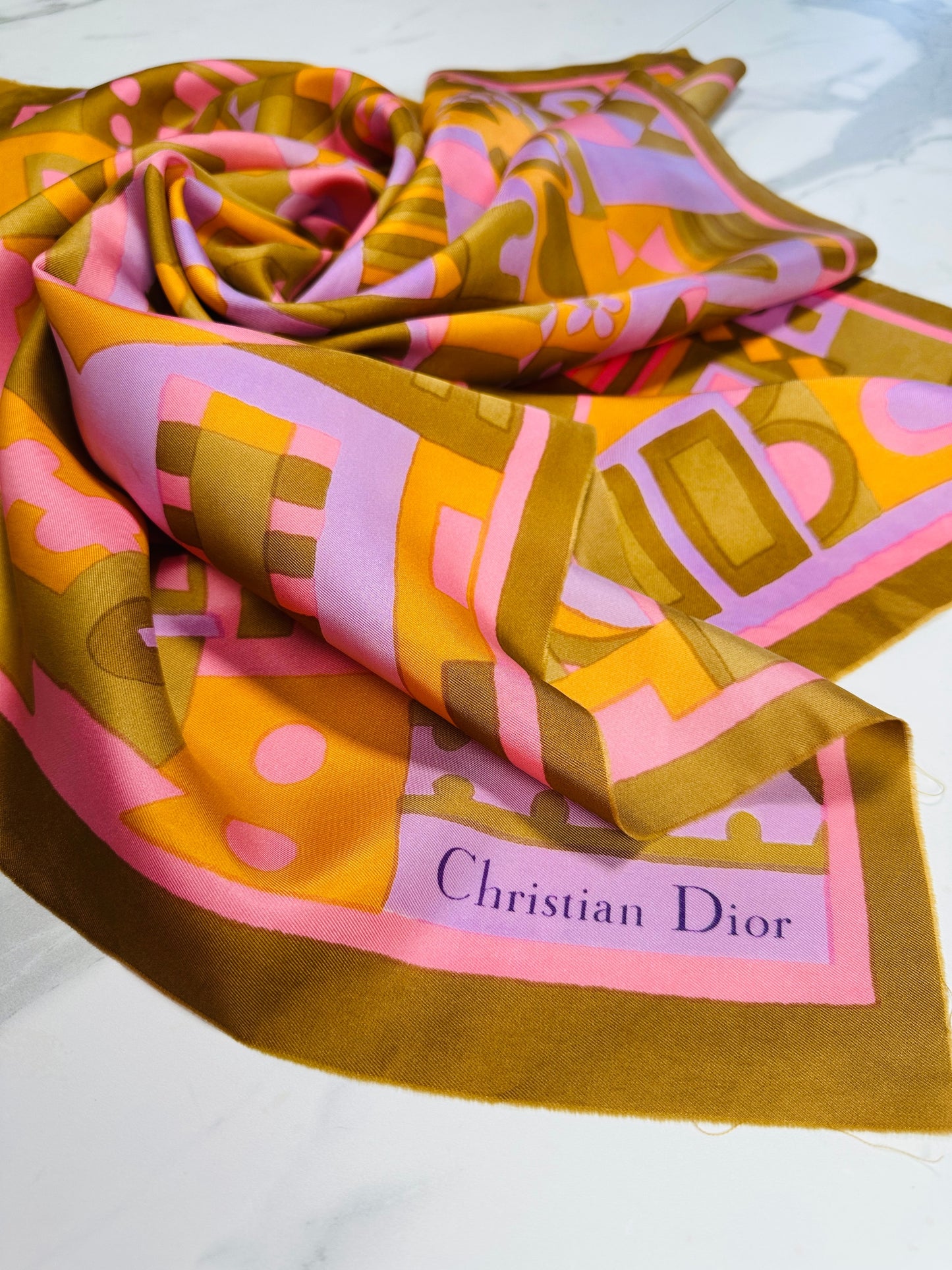 Carré Christian Dior en soie bronze et orange motif géométrique vintage authentique