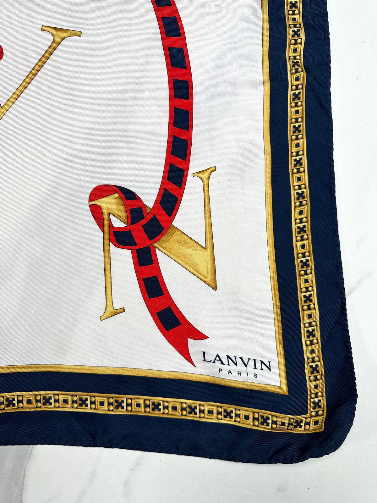 Foulard en soie imprimé animalier ivoire et marine Lanvin vintage authentique