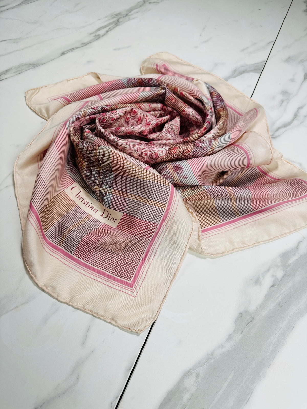 Carré Christian Dior en soie motif plume vintage authentique