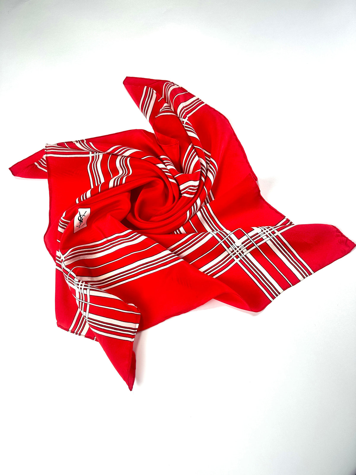 Carré Yves Saint Laurent en soie rouge et blanc motif rayures vintage authentique