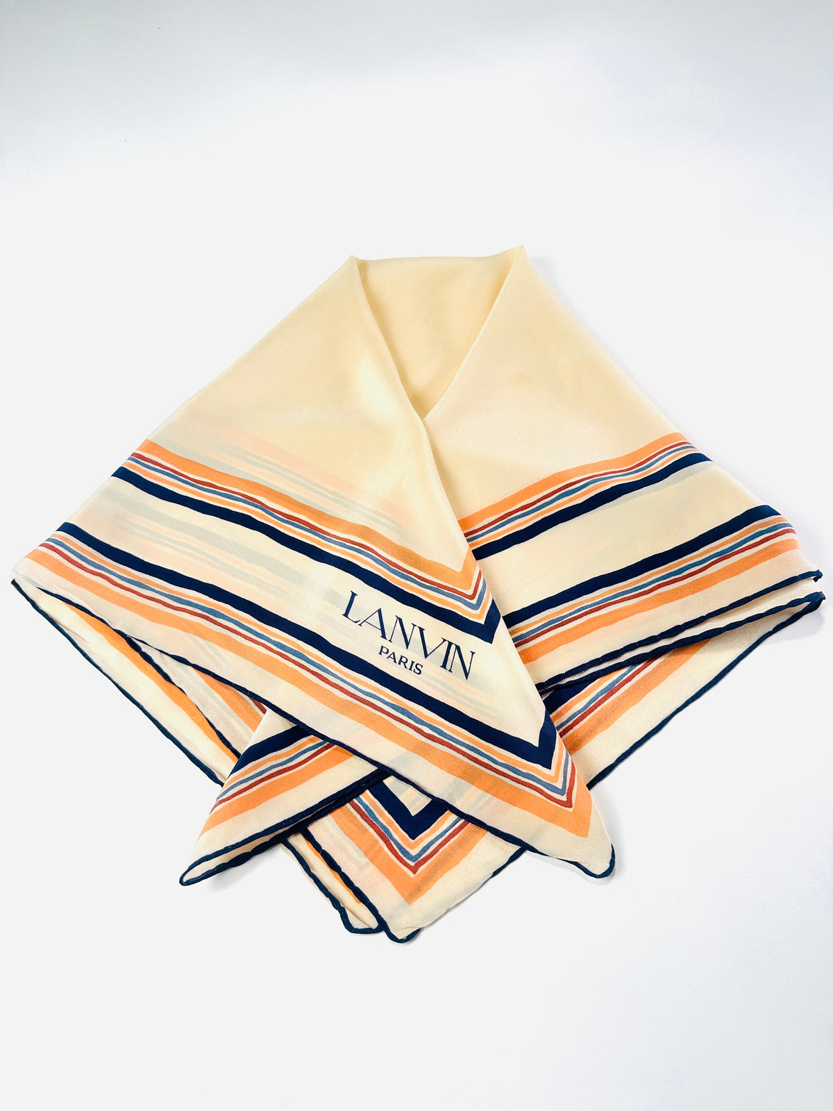 Carré Lanvin en soie crème et marine motif géométrique vintage authentique