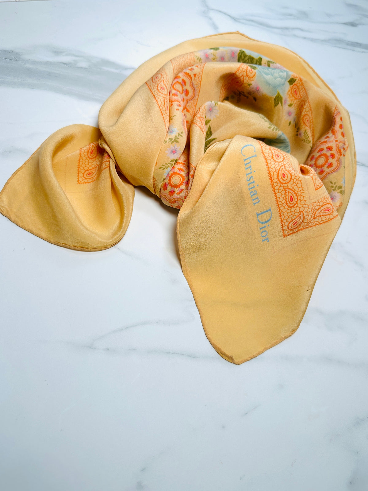Foulard en soie vintage authentique Christian Dior à motif floral abricot et bleu