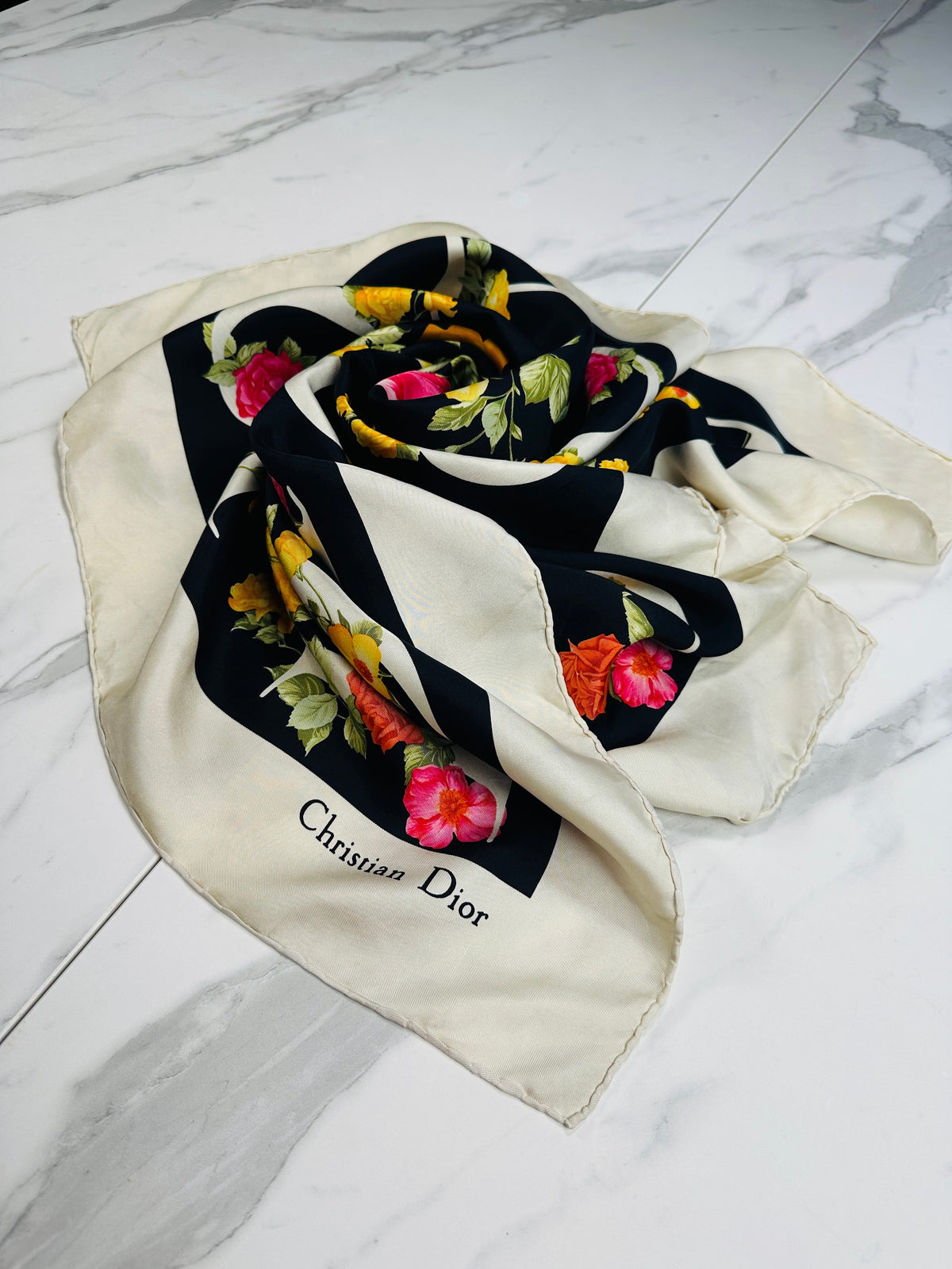 Foulard en soie noire à motif de roses Christian Dior vintage authentique