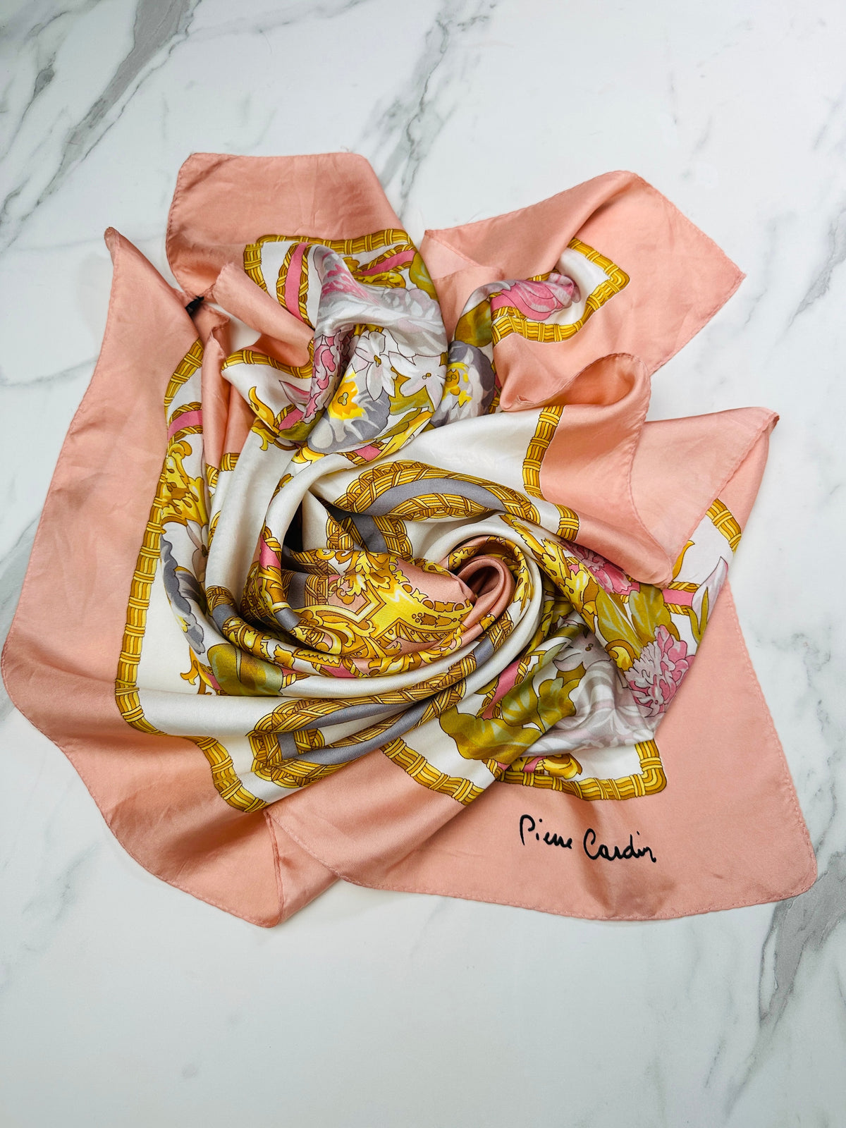 Grand foulard en soie Pierre Cardin rose et crème avec motif floral vintage authentique