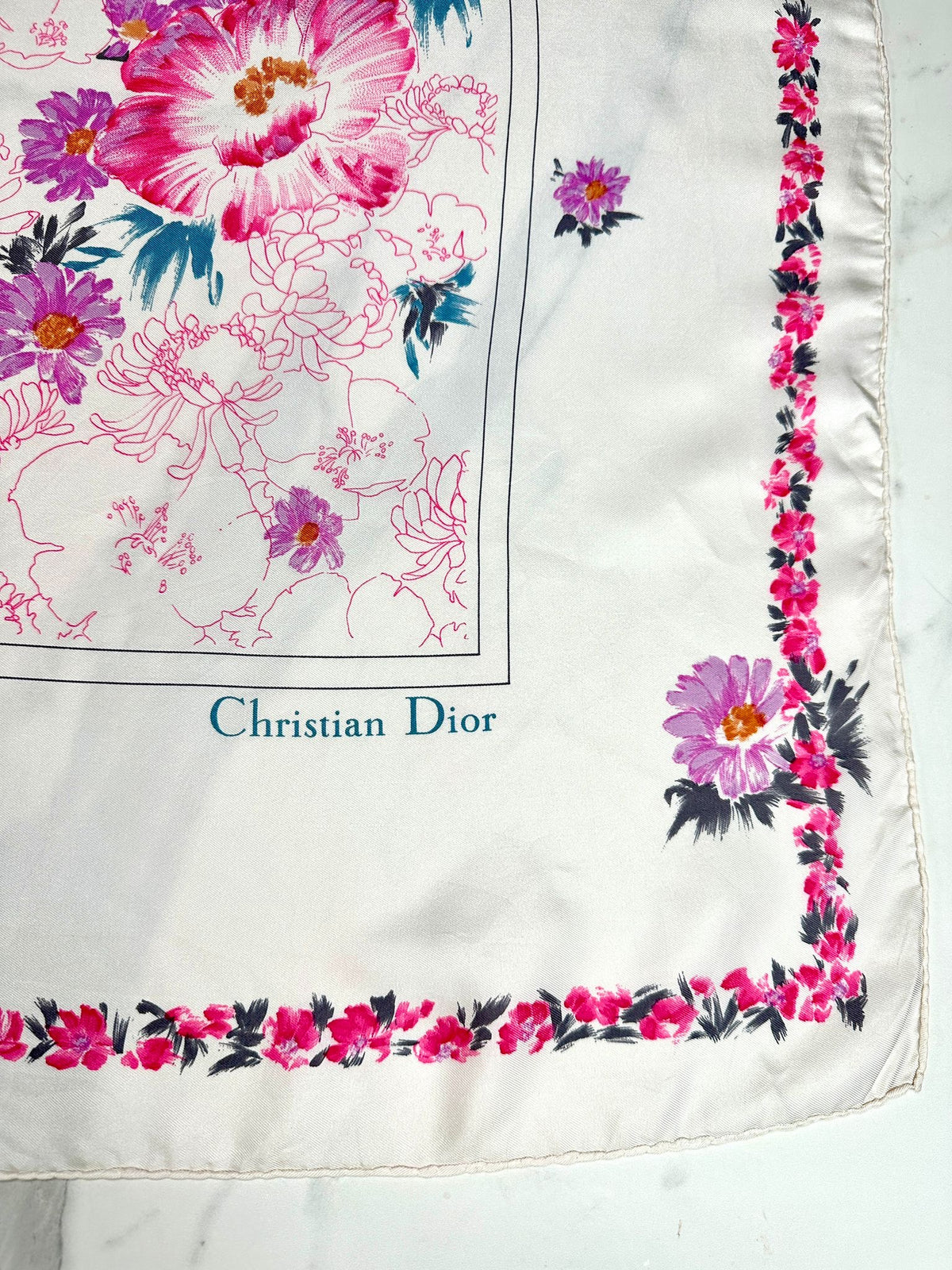 Carré Christian Dior en soie motif floral rose vintage authentique