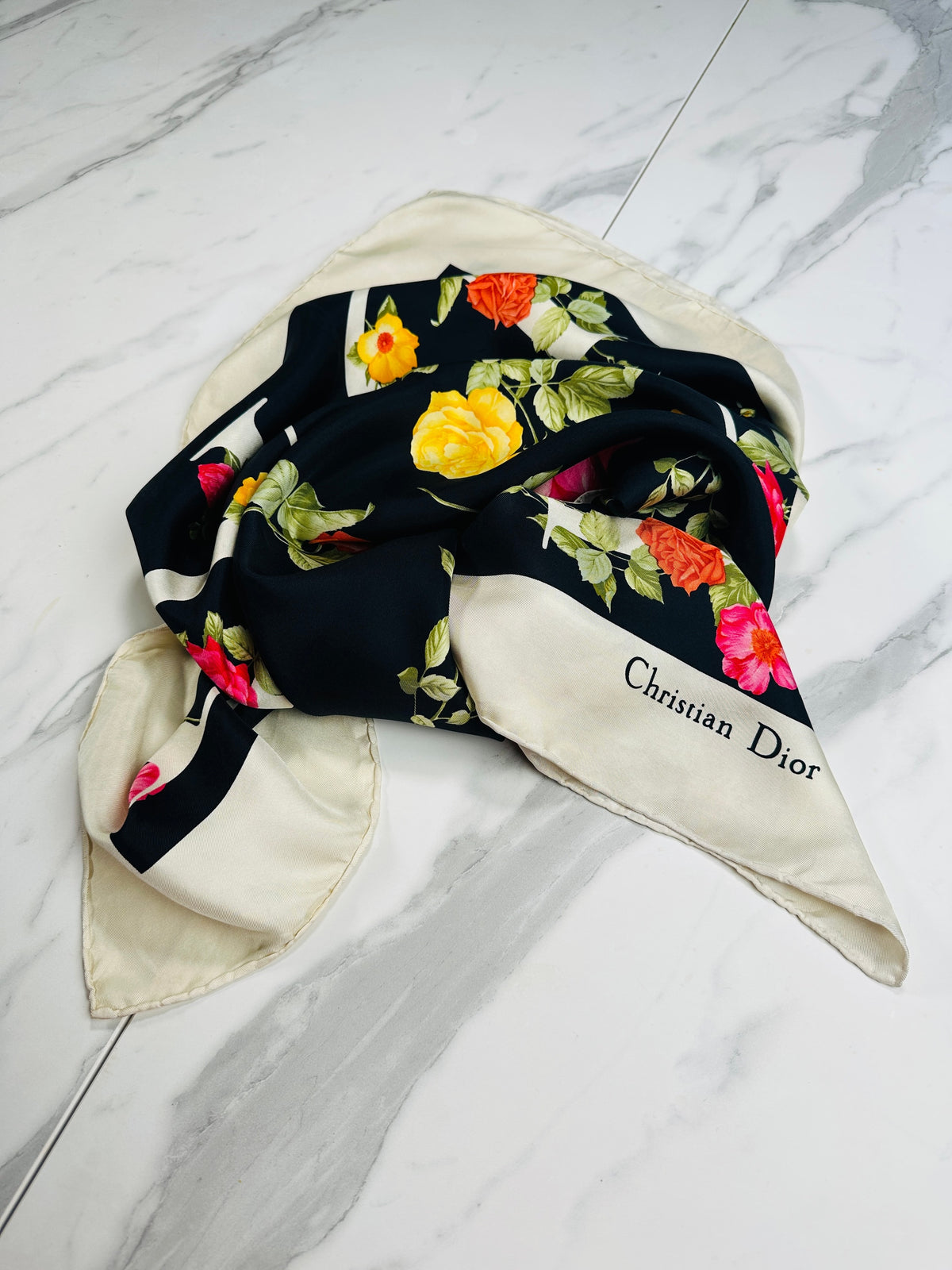 Foulard en soie noire à motif de roses Christian Dior vintage authentique