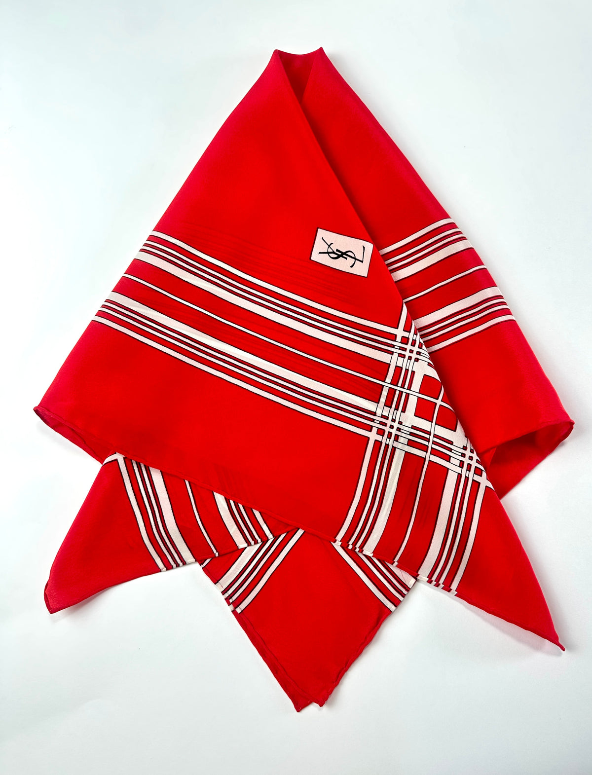 Carré Yves Saint Laurent en soie rouge et blanc motif rayures vintage authentique