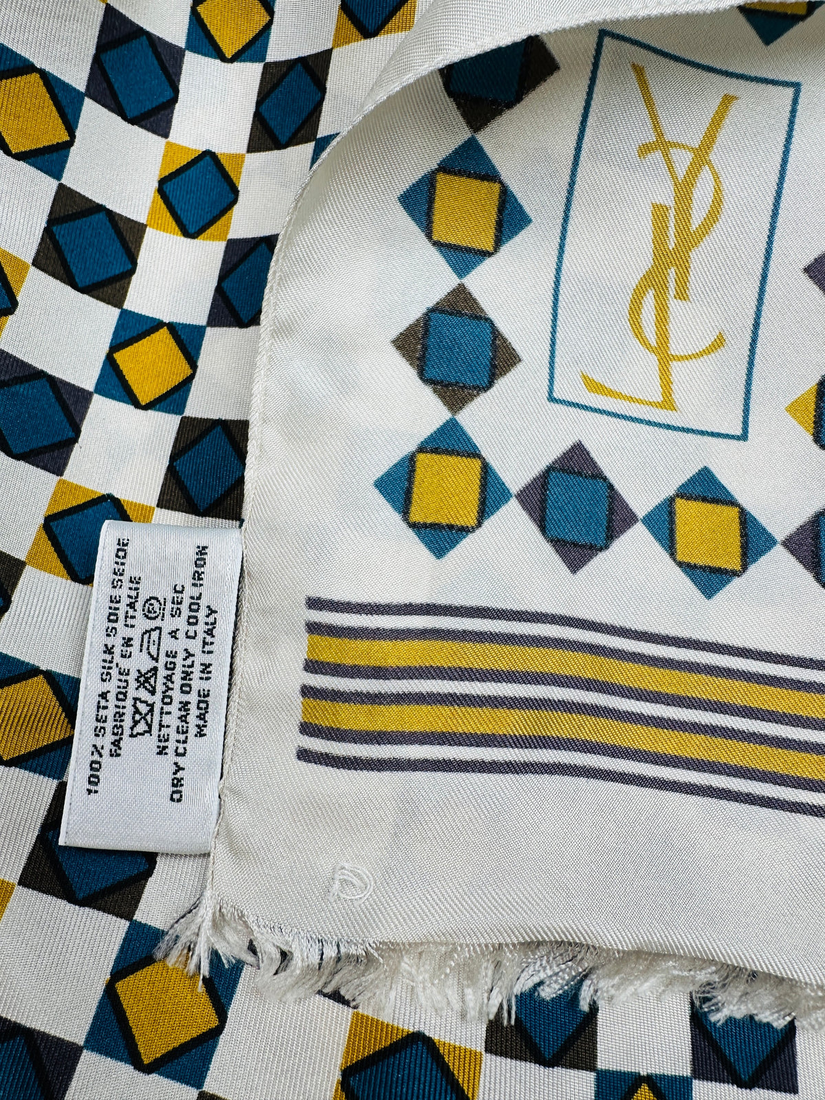 Foulard Yves Saint Laurent en soie ivoire et bleu motif géométrique vintage authentique