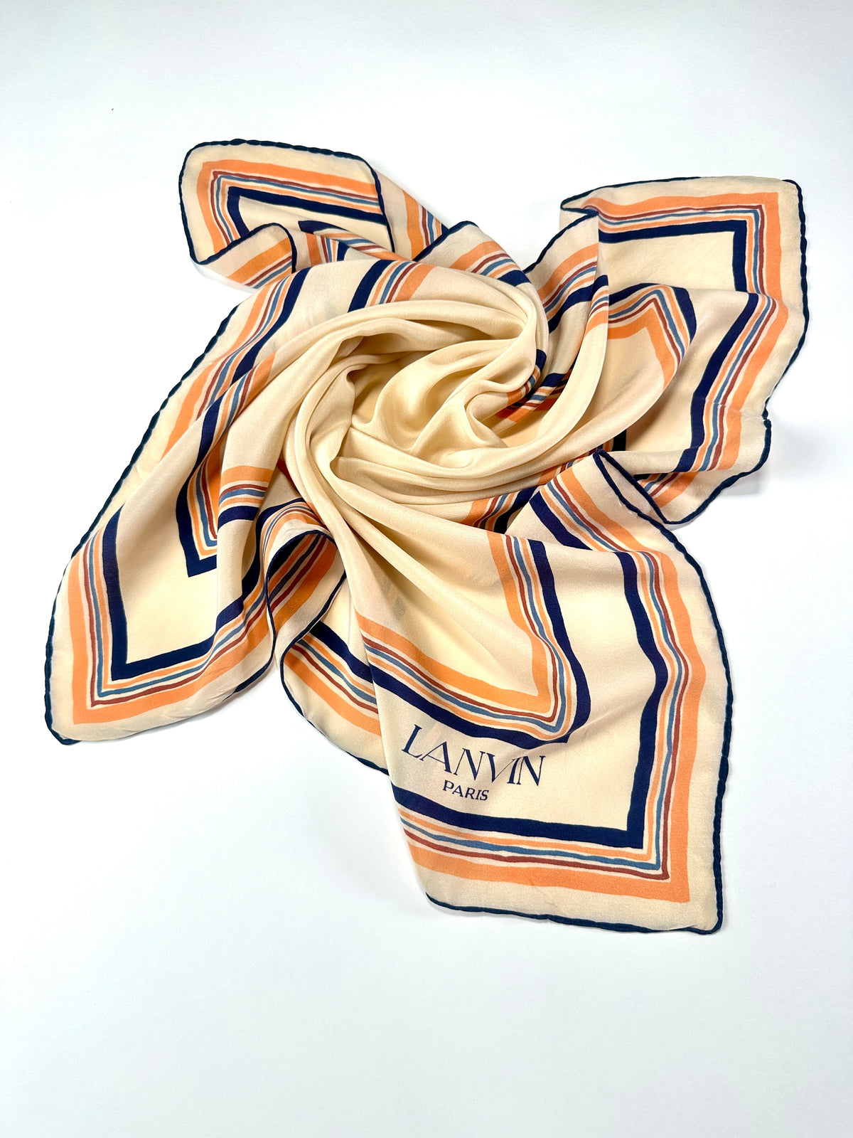 Carré Lanvin en soie crème et marine motif géométrique vintage authentique