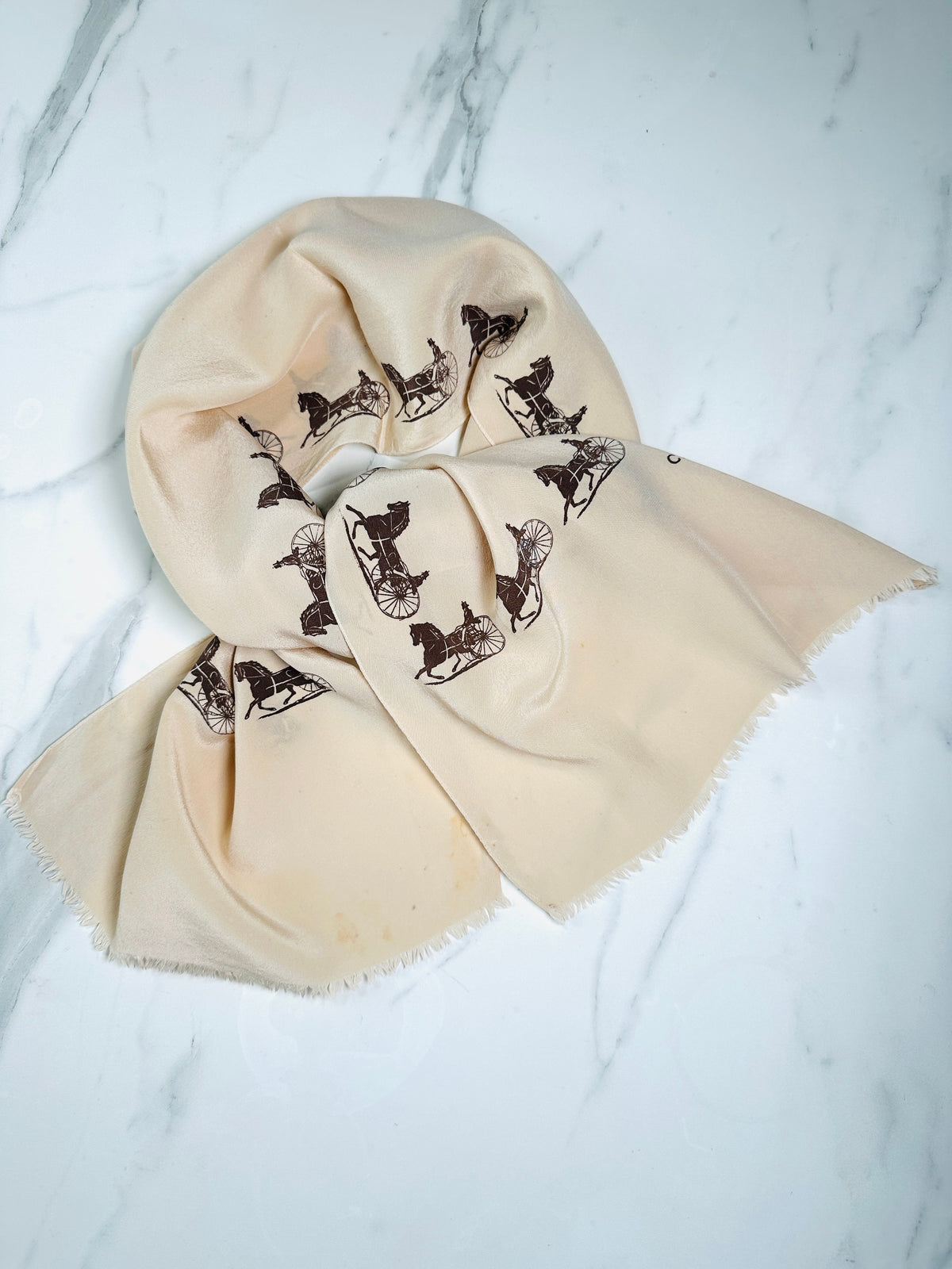 Foulard Céline en soie crème et noir motif équestre vintage authentique