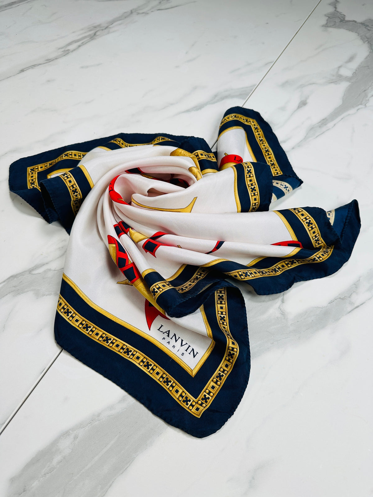 Foulard en soie imprimé animalier ivoire et marine Lanvin vintage authentique