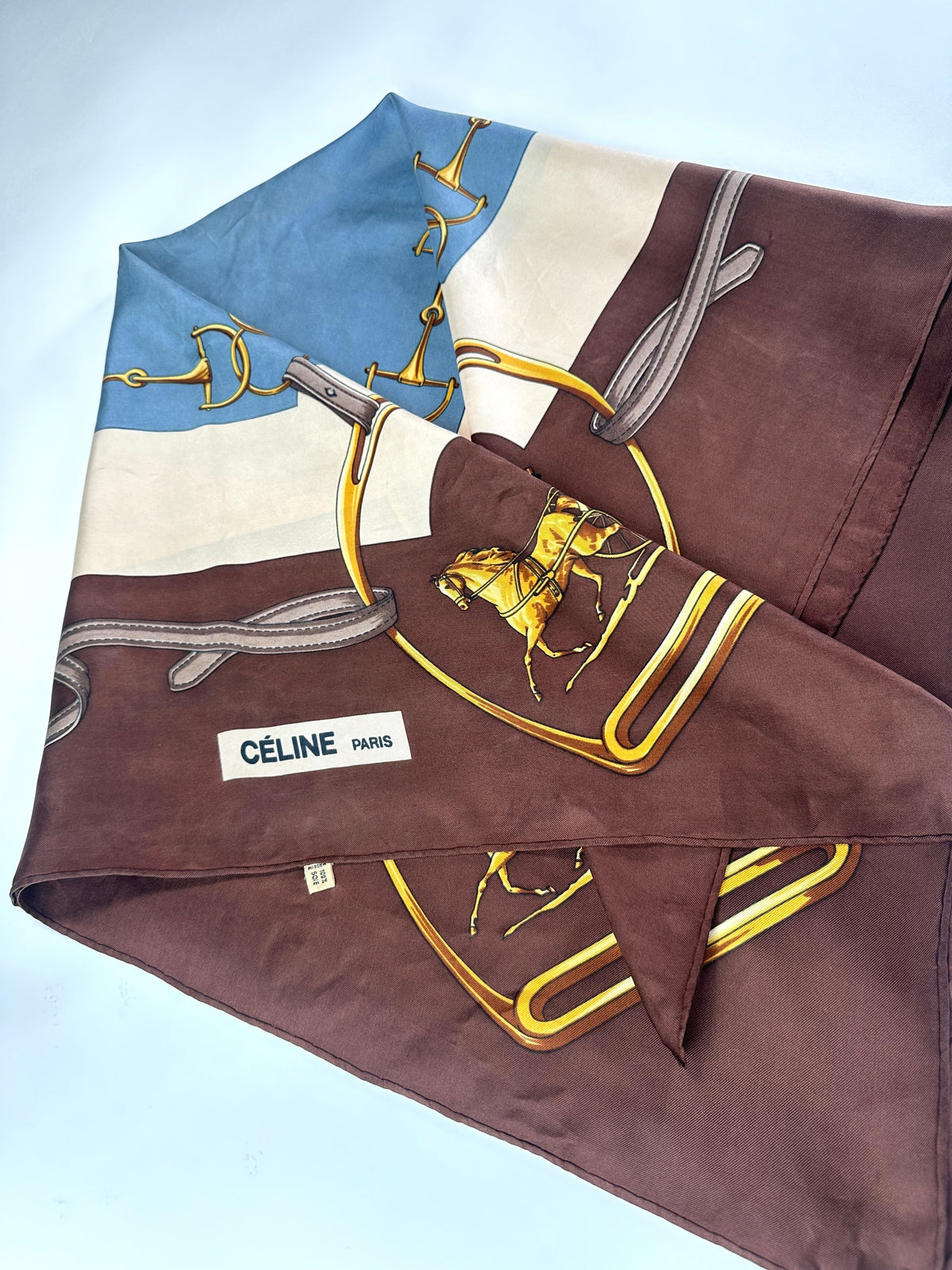 Grand carré Céline en soie marron et bleu motif équestre vintage authentique