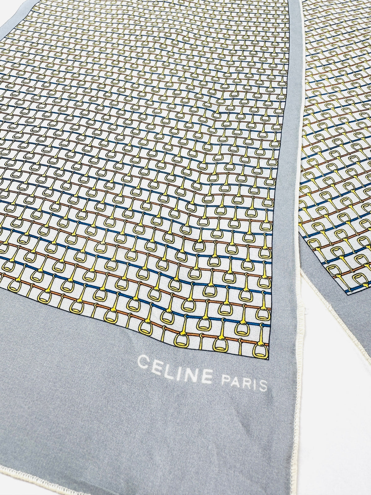 Foulard Céline en soie gris et jaune motif géométrique vintage authentique