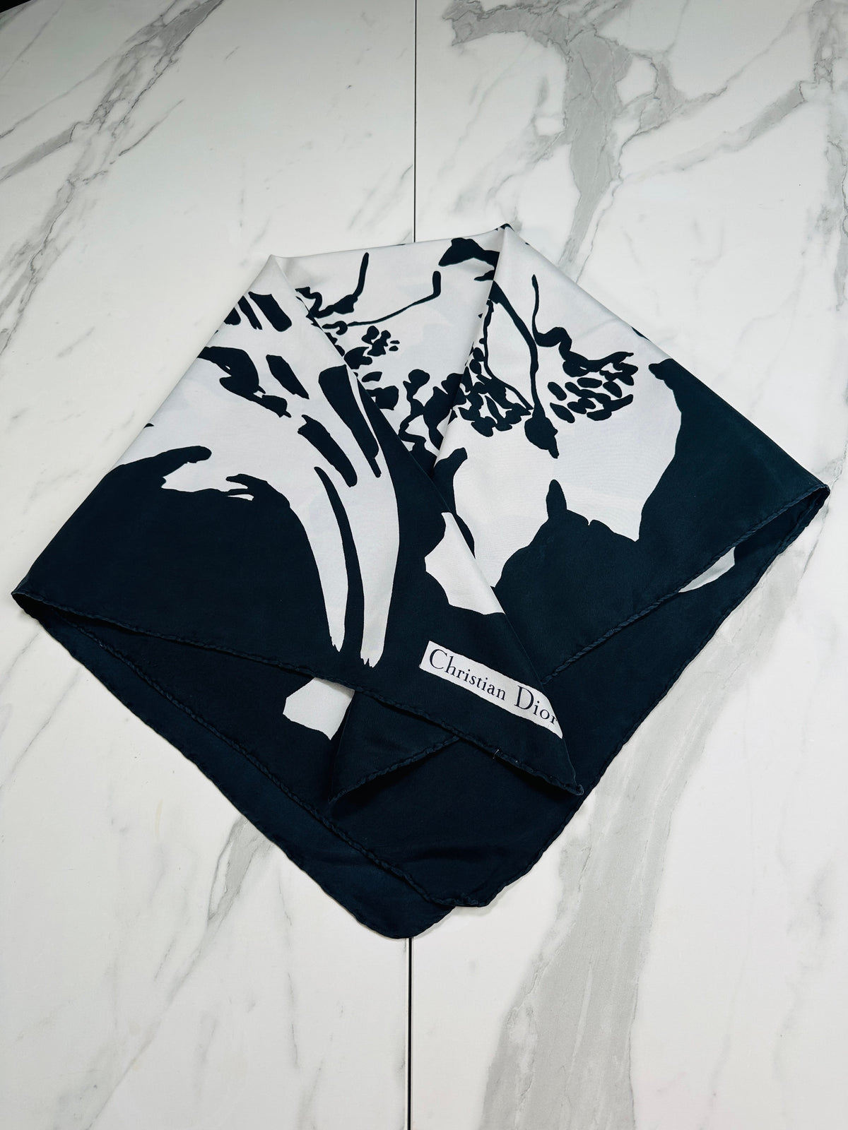 Foulard en soie satinée à motif floral noir et blanc Christian Dior vintage authentique