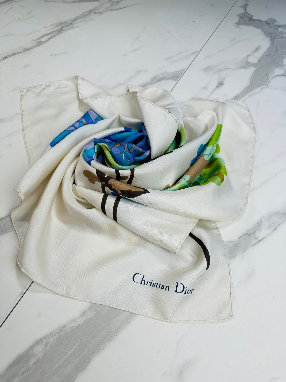 Foulard en soie vintage authentique Christian Dior ivoire et bleu à motif floral