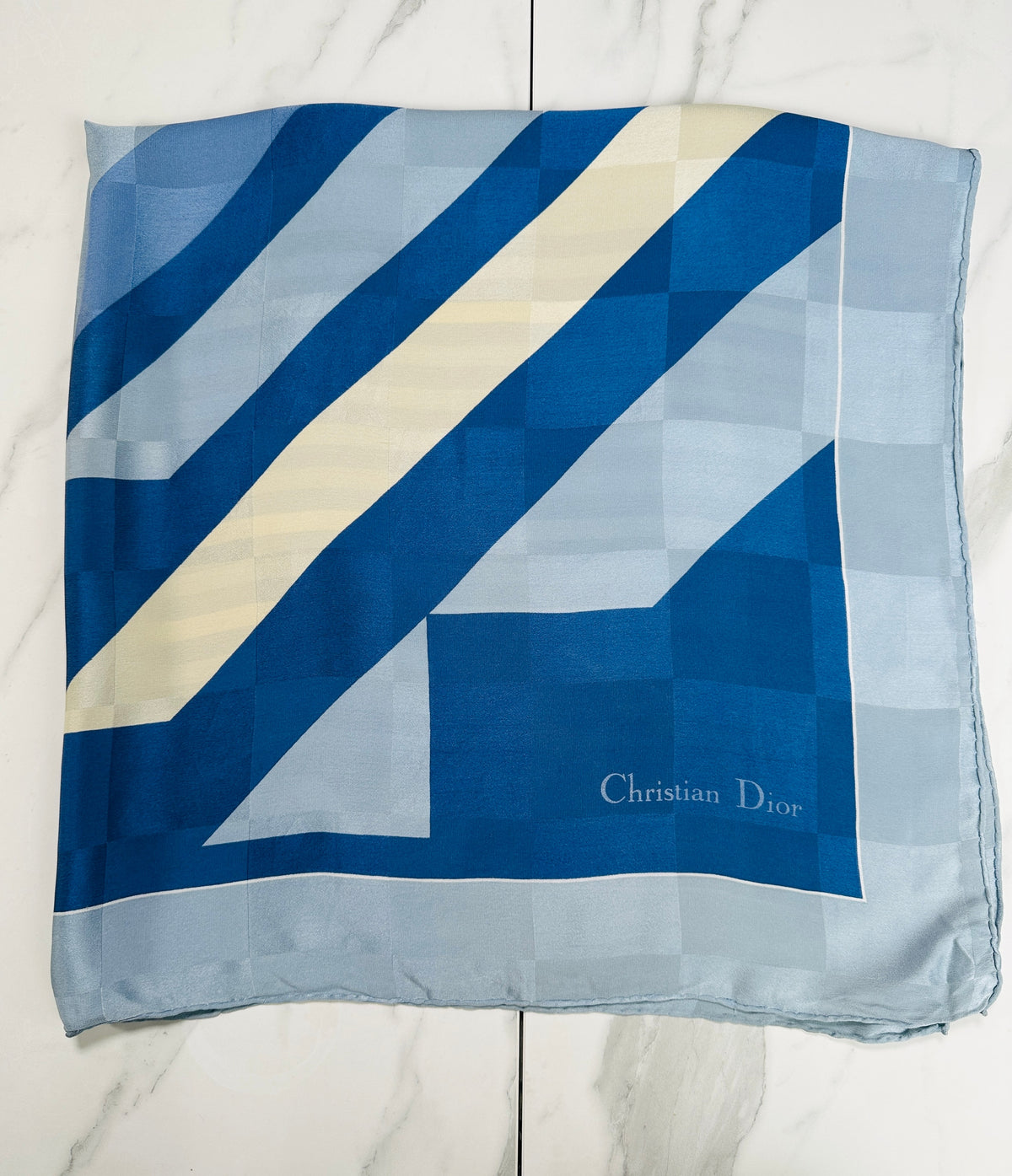 Carré Christian Dior en soie bleu et crème motif géométrique vintage authentique