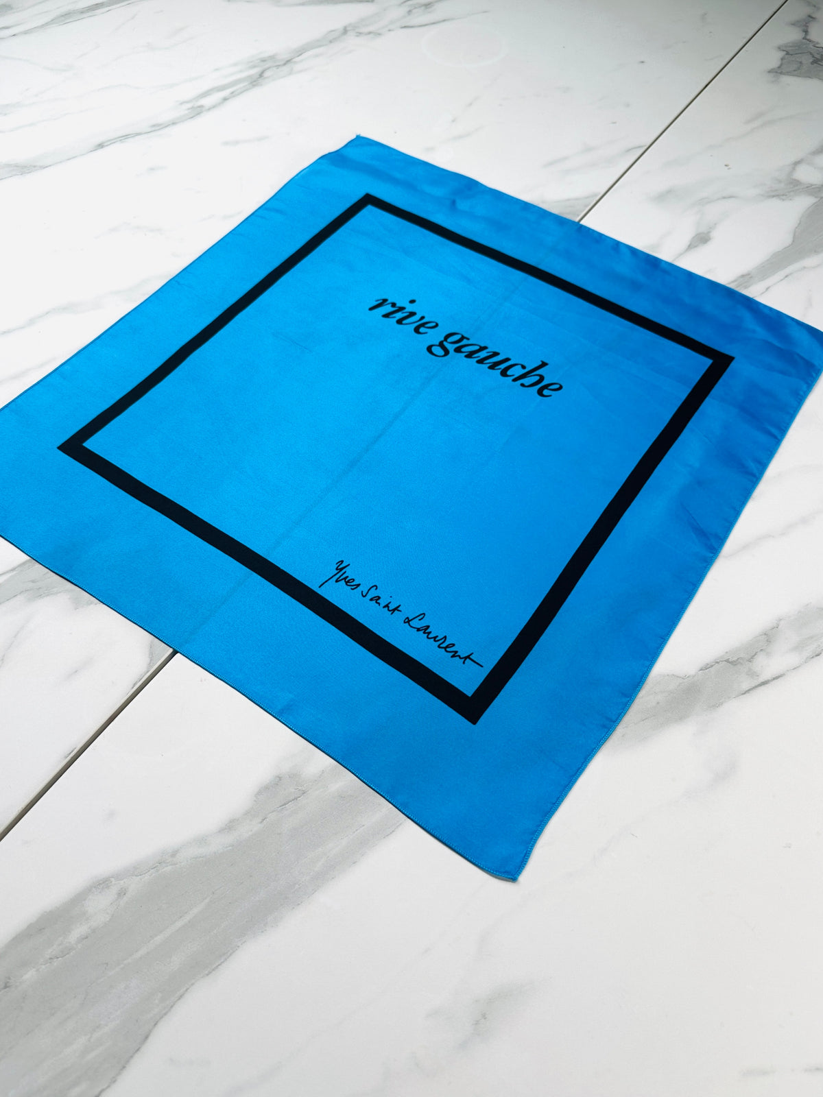 Mini Foulard en Soie Bleu Vintage Authentique Yves Saint Laurent Rive Gauche