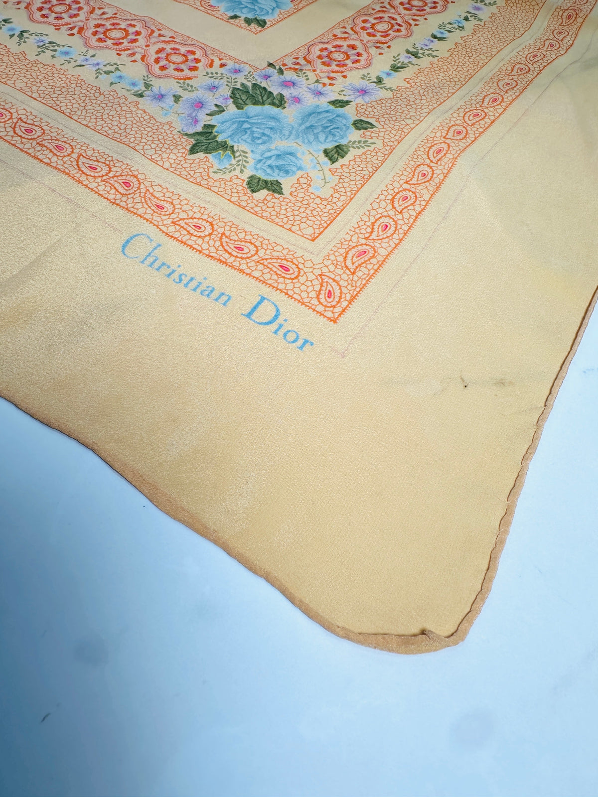 Foulard en soie vintage authentique Christian Dior à motif floral abricot et bleu