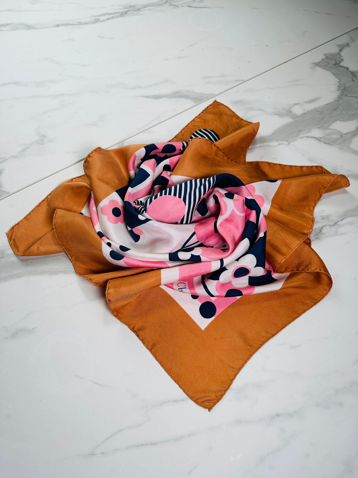 Foulard en soie vintage authentique Christian Dior à motif floral bronze, rose et bleu