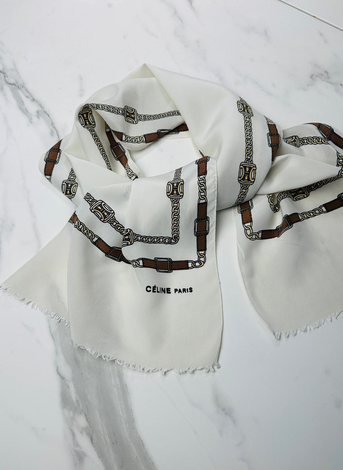 Foulard Céline en crêpe de soie crème et marron avec motif chaîne vintage