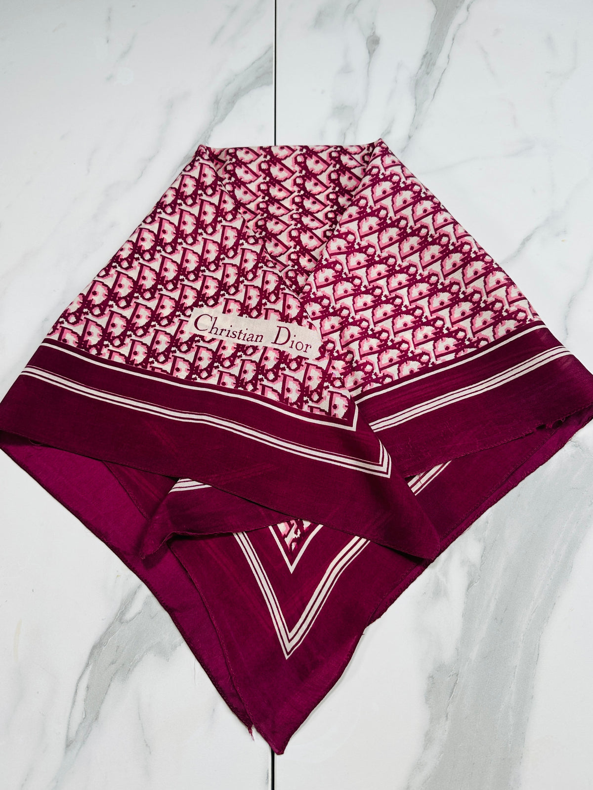 Foulard en soie vintage authentique Christian Dior à motif monogramme bordeaux et ivoire