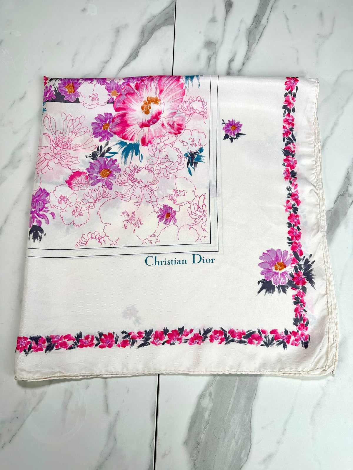 Carré Christian Dior en soie motif floral rose vintage authentique