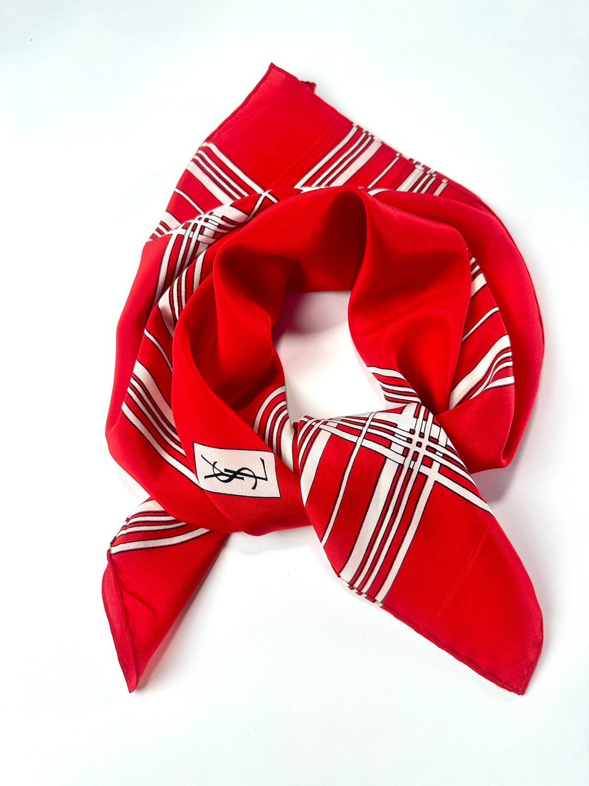 Carré Yves Saint Laurent en soie rouge et blanc motif rayures vintage authentique