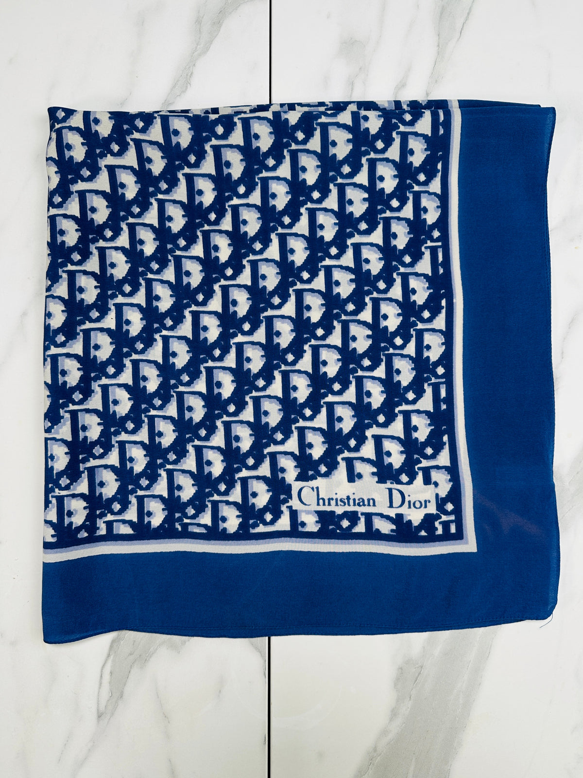 Foulard Vintage Authentique Christian Dior en Soie avec Motif Monogramme Bleu Marine et Blanc