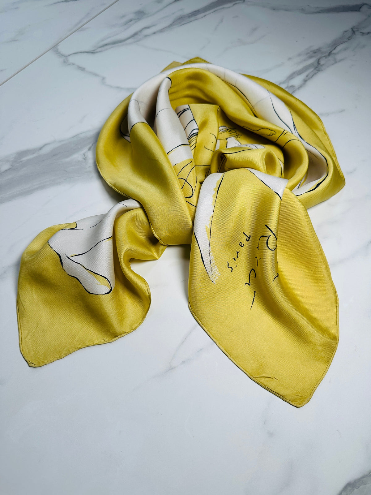 Foulard en soie Nina Ricci à motif artistique doré et ivoire vintage authentique