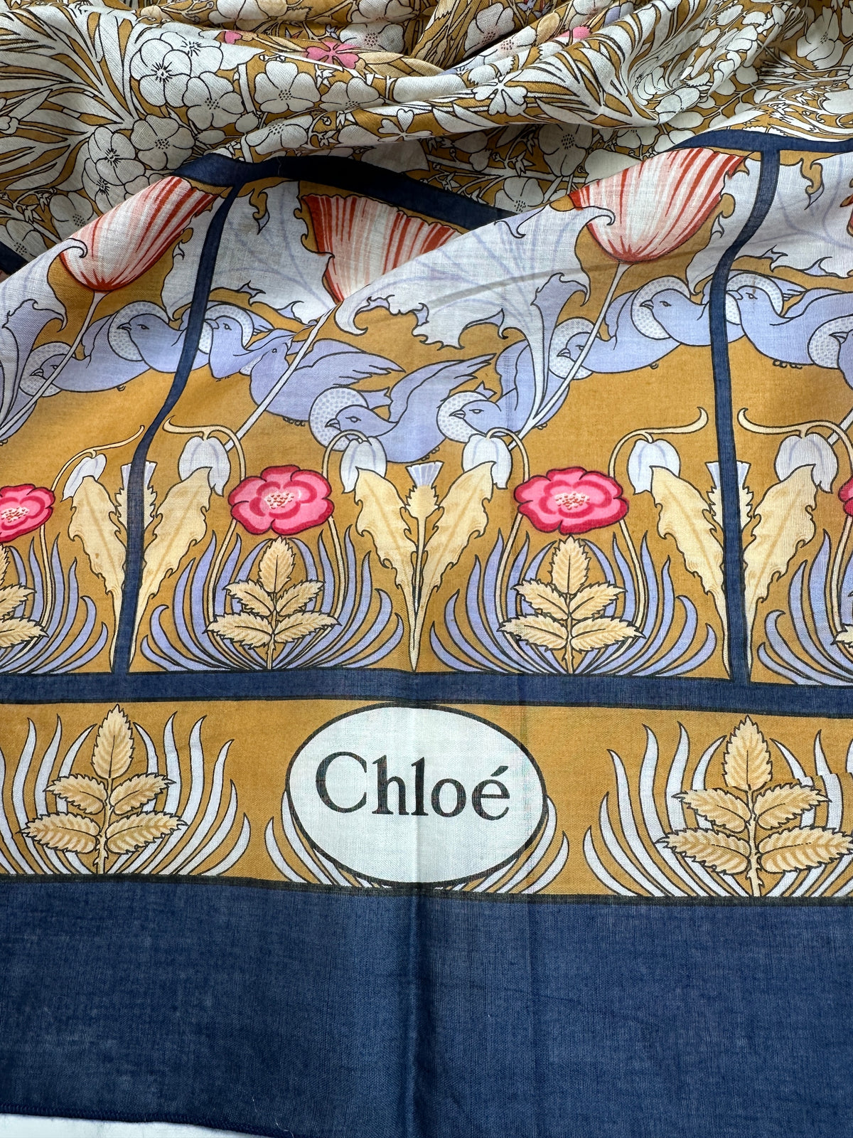 Paréo Chloé en coton bleu marine et ocre motif floral vintage authentique