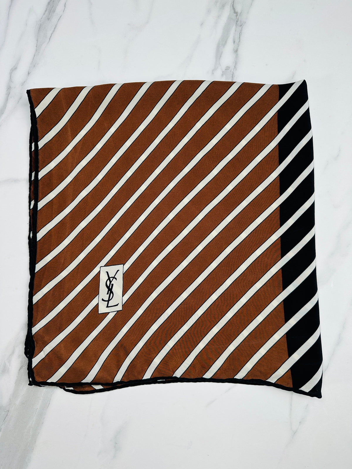 Foulard en soie vintage authentique Yves Saint Laurent marron et crème à motif rayé