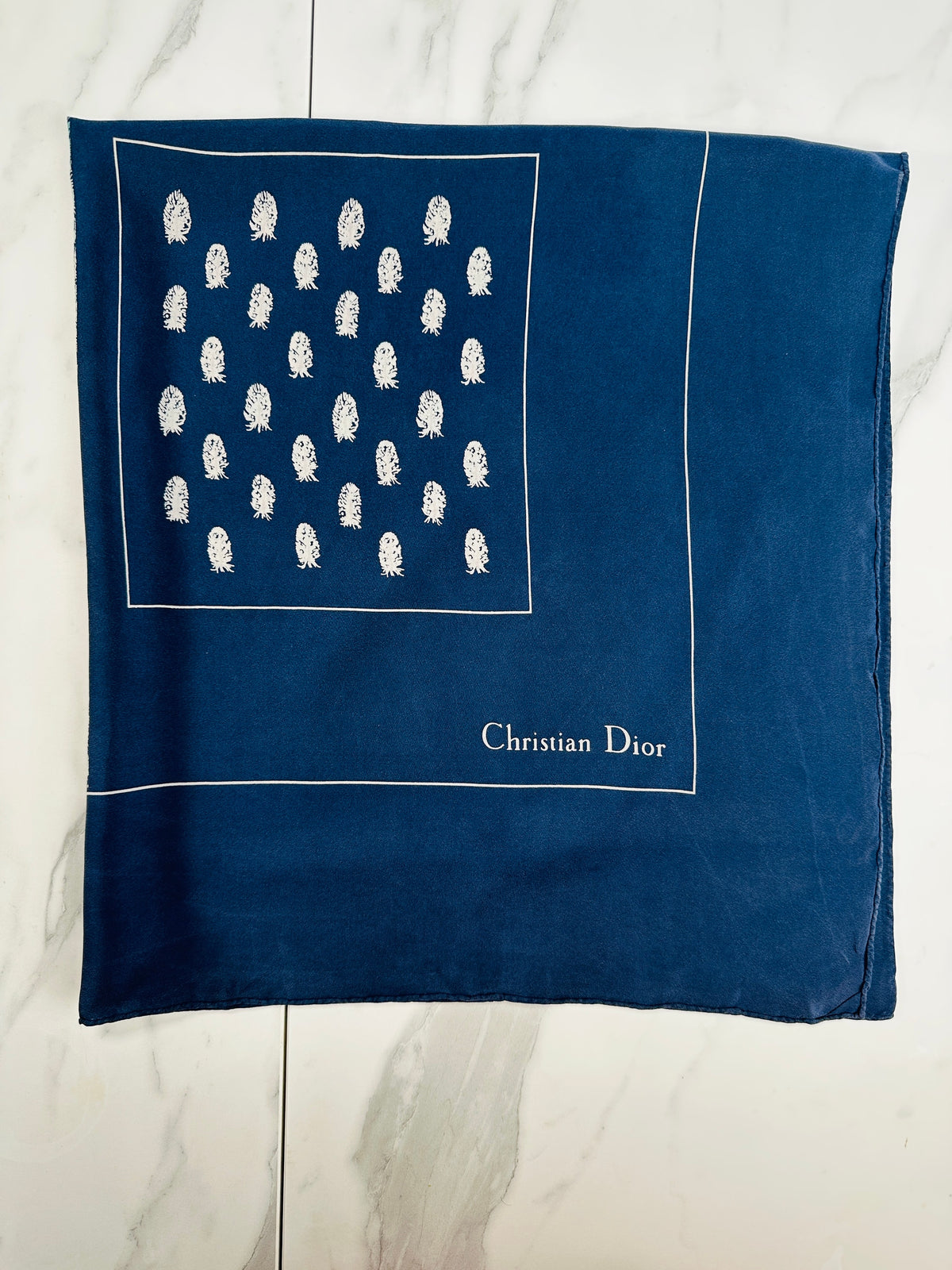 Foulard en soie vintage authentique Christian Dior à motif floral bleu marine et turquoise