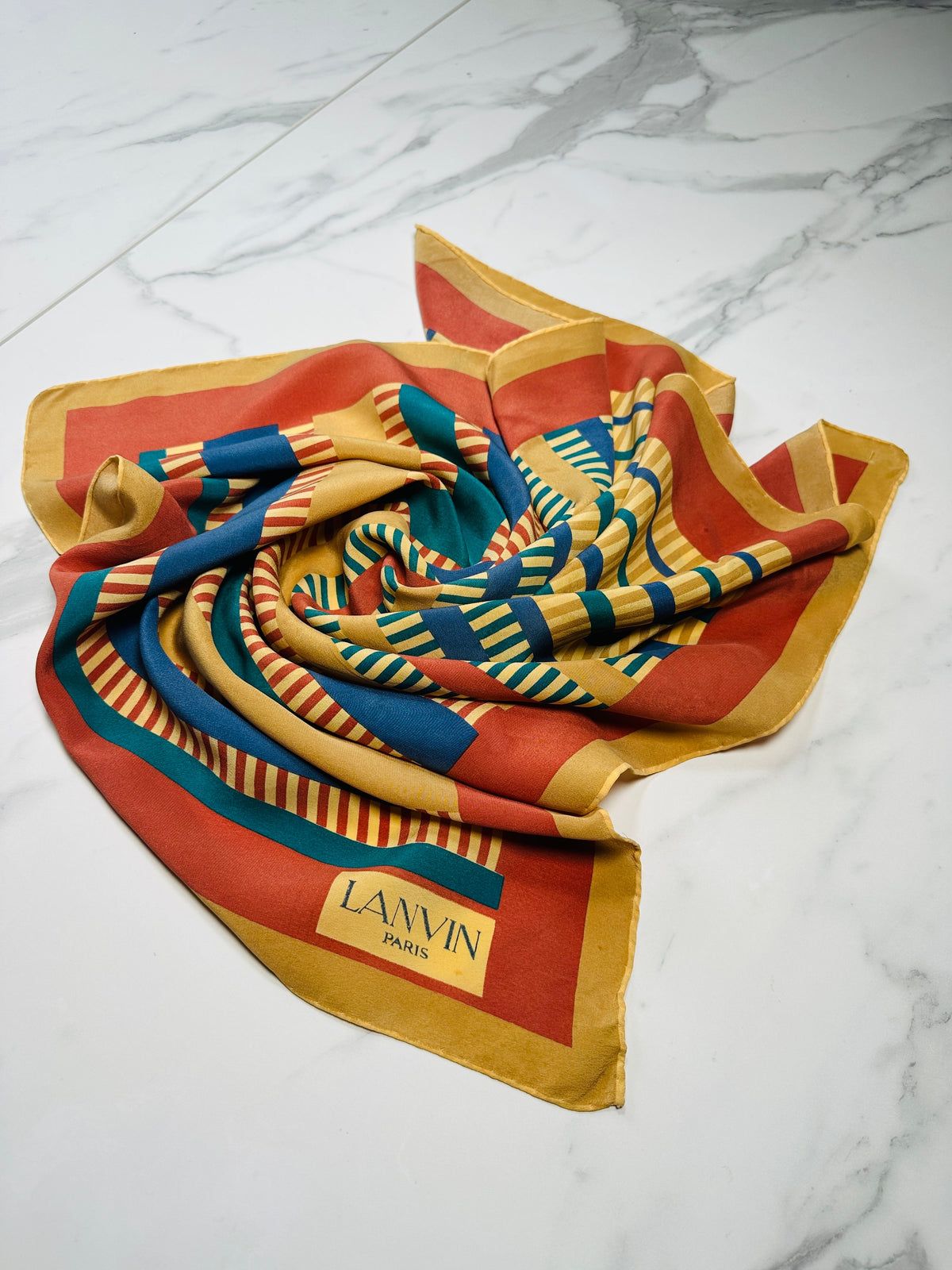 Foulard en soie vintage authentique Lanvin à motif rayé marron et beige