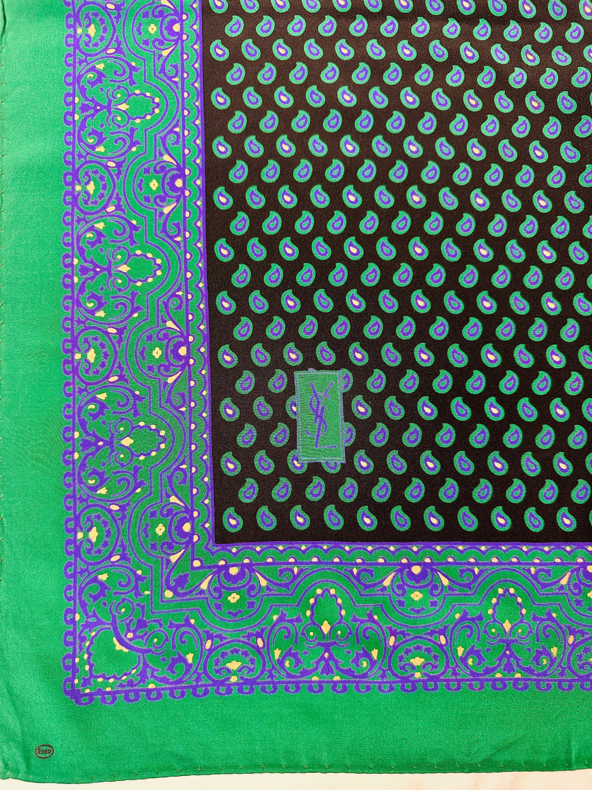 Foulard en soie vintage authentique Yves Saint Laurent vert et bleu à motif cachemire