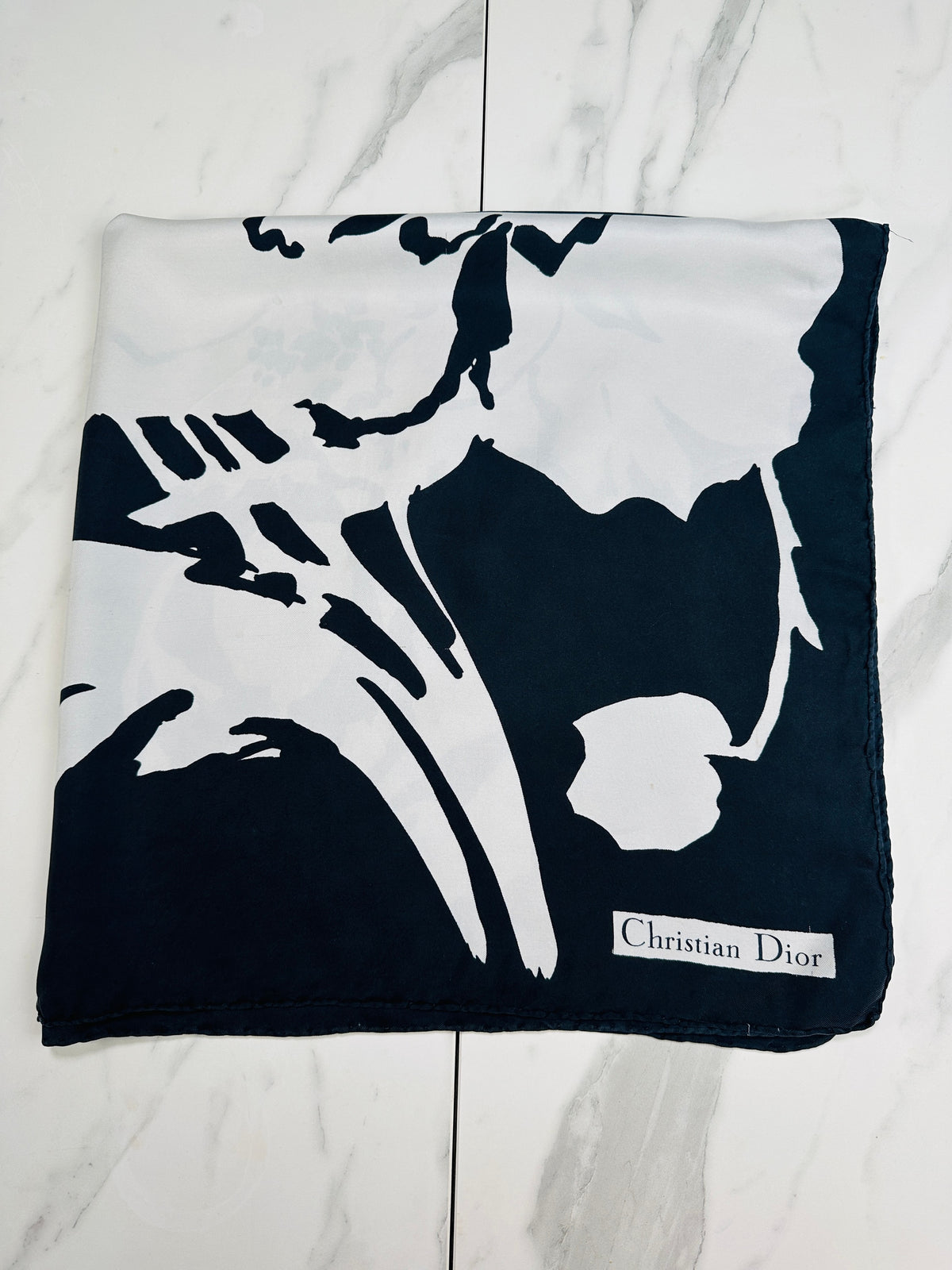 Foulard en soie satinée à motif floral noir et blanc Christian Dior vintage authentique