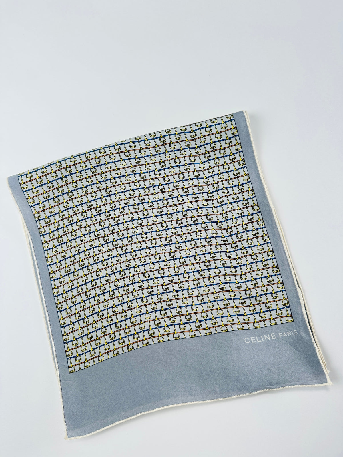Foulard Céline en soie gris et jaune motif géométrique vintage authentique