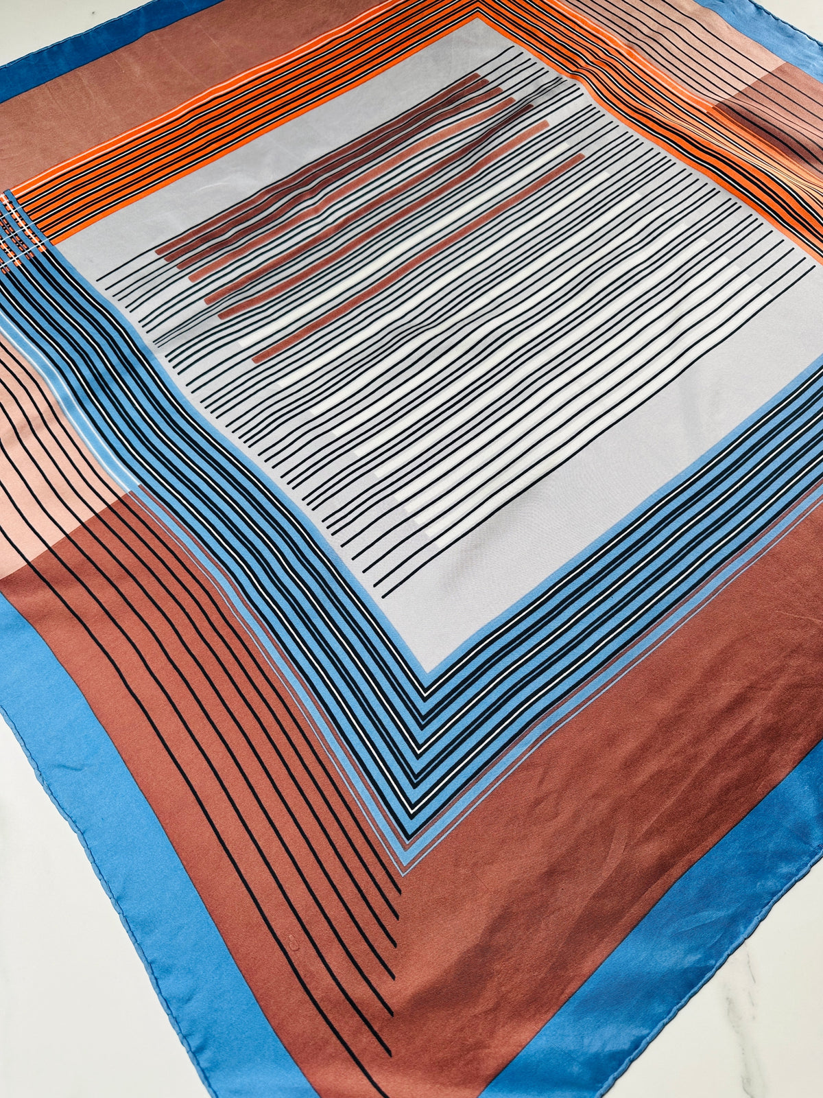 Foulard Dior Vintage Authentique en Soie à Motif Géométrique Bleu et Bronze