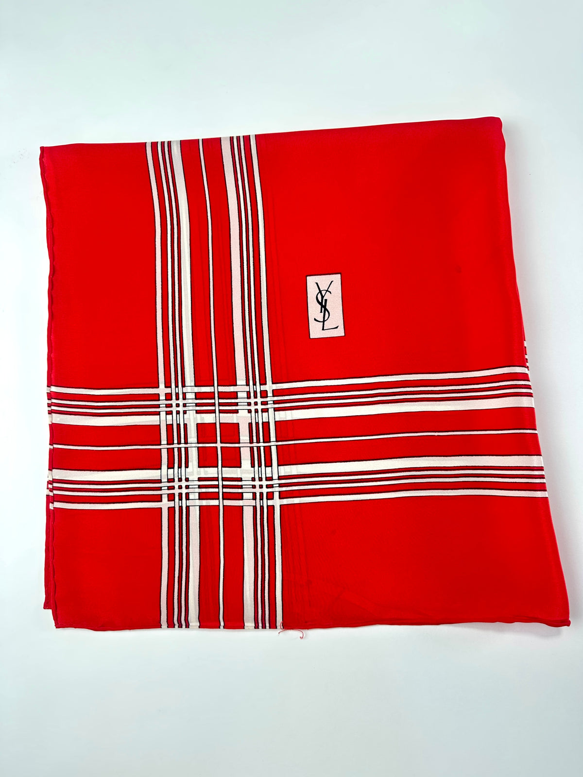 Carré Yves Saint Laurent en soie rouge et blanc motif rayures vintage authentique