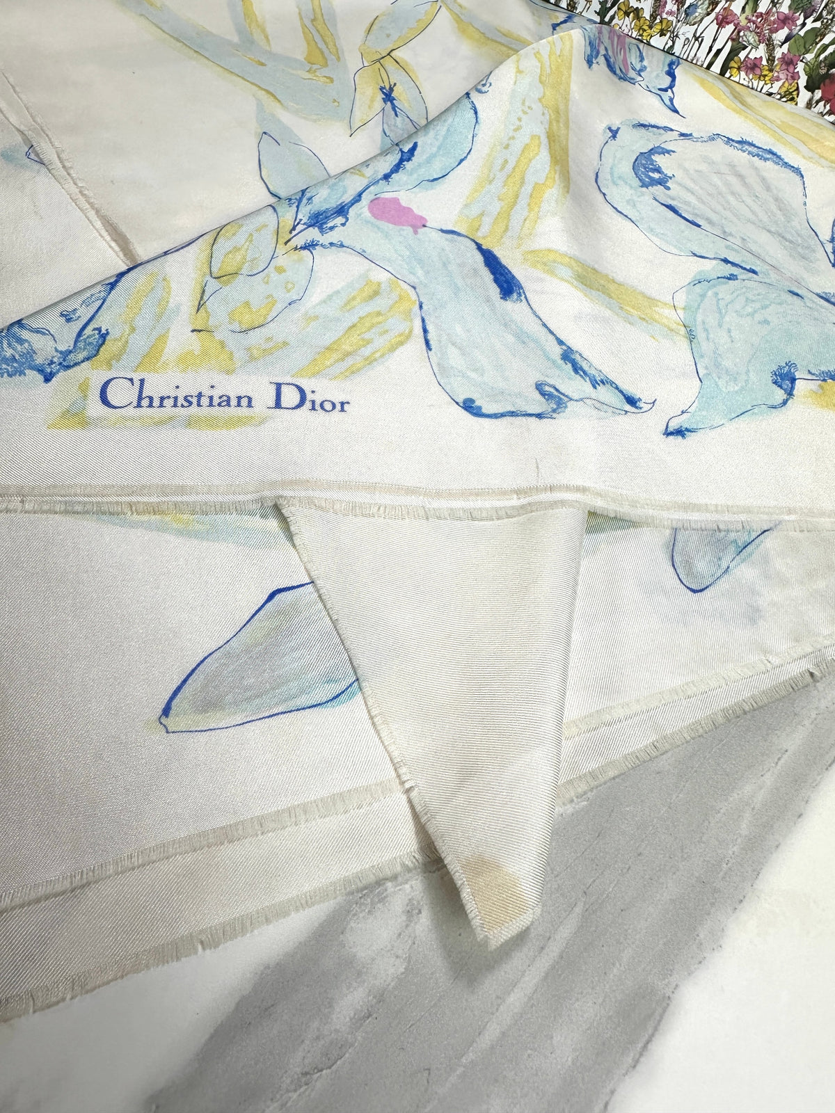 Carré Christian Dior en soie ivoire et bleu motif iris vintage authentique