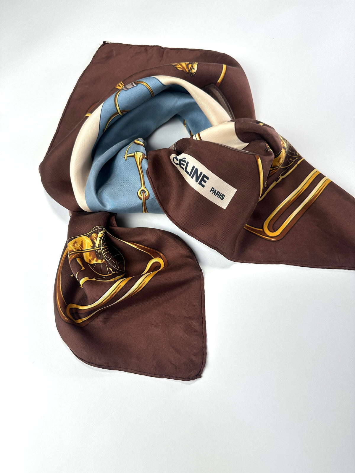 Grand carré Céline en soie marron et bleu motif équestre vintage authentique