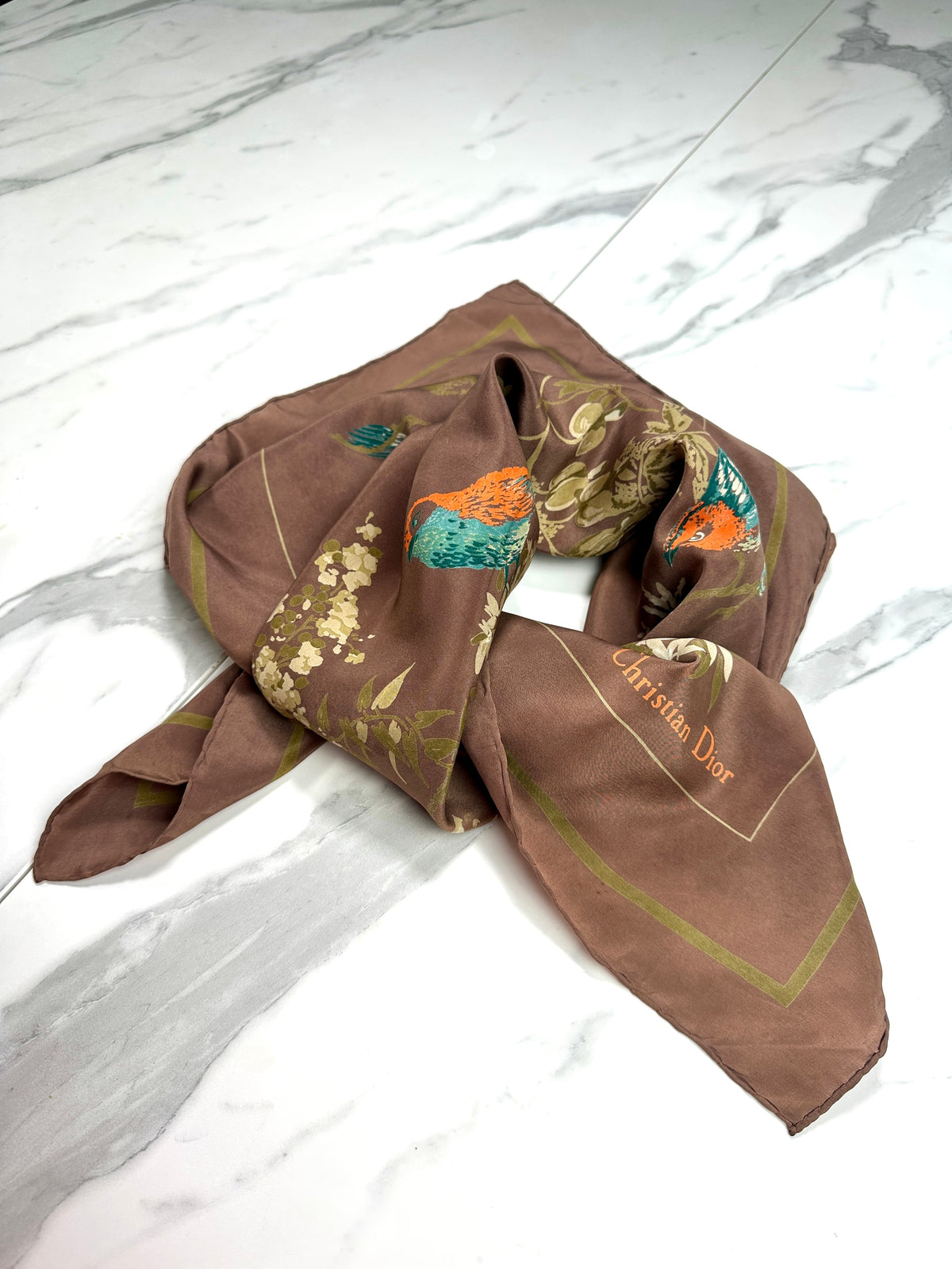 Carré Christian Dior en soie marron et orange néon motif floral vintage authentique