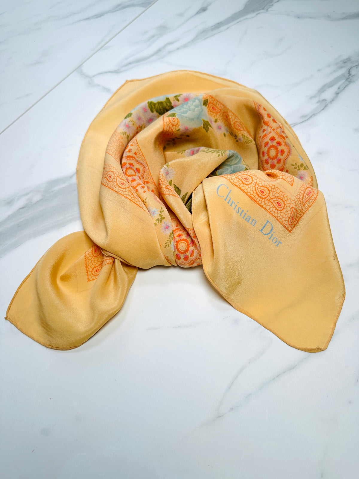 Foulard en soie vintage authentique Christian Dior à motif floral abricot et bleu