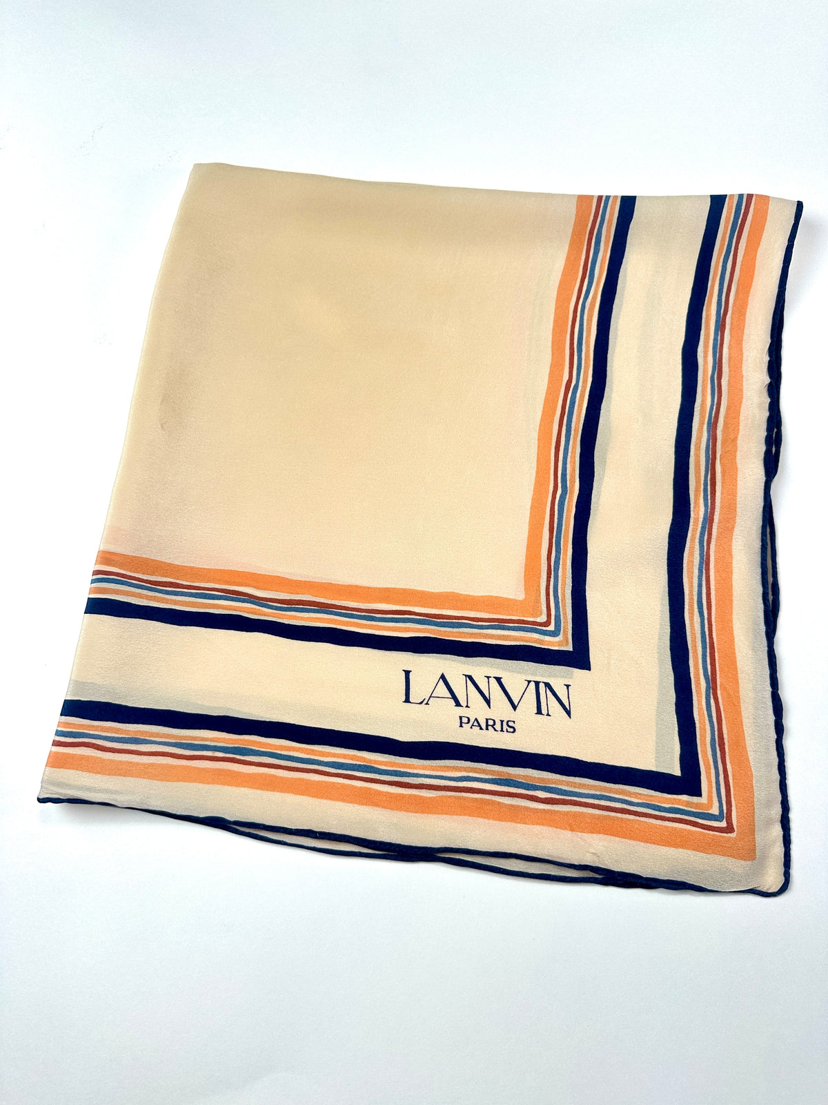 Carré Lanvin en soie crème et marine motif géométrique vintage authentique