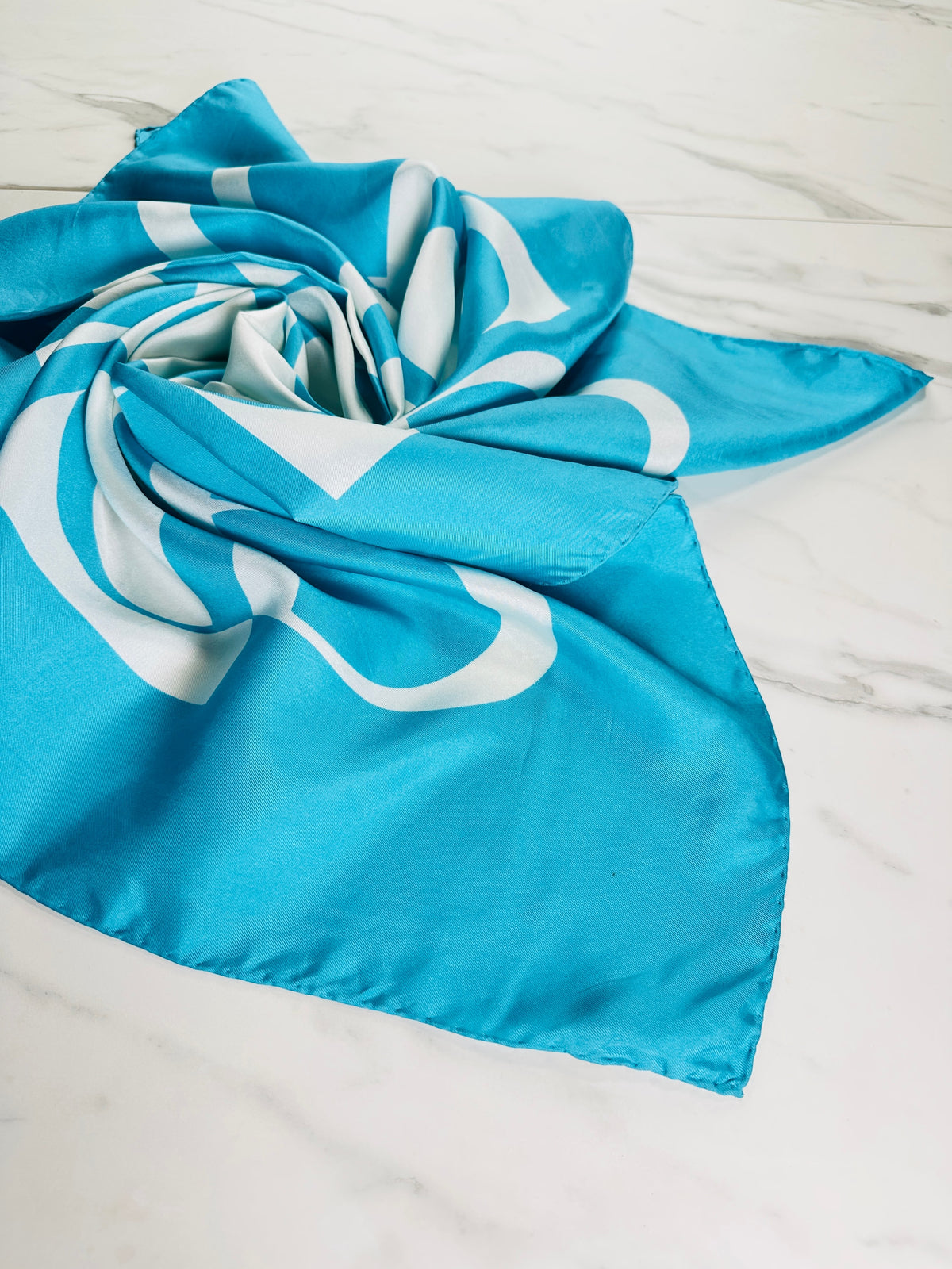Foulard en soie Balenciaga vintage authentique à motif logo bleu et blanc